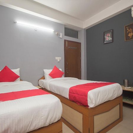 Hotel O Golden Moments Силигури Екстериор снимка