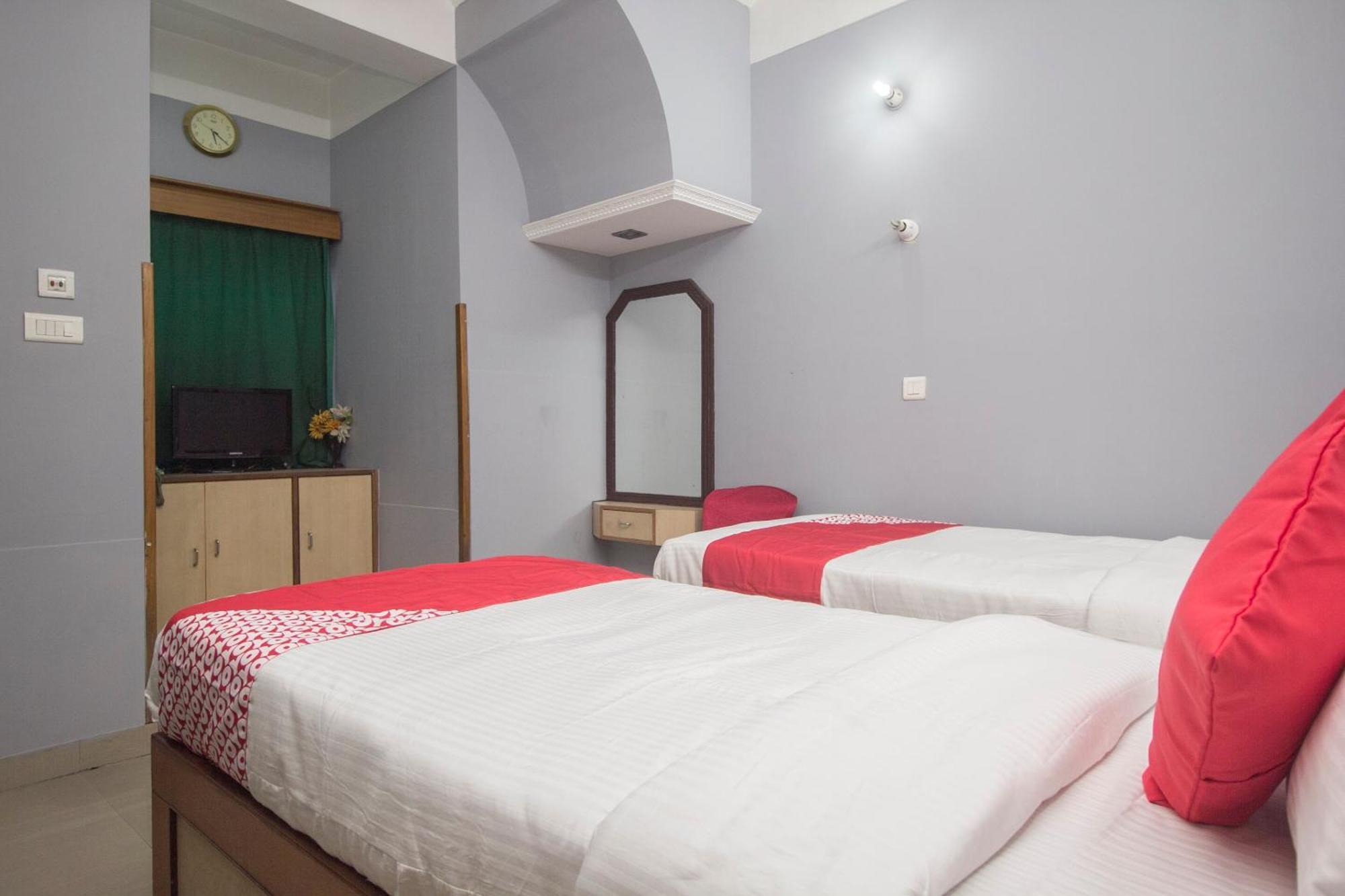 Hotel O Golden Moments Силигури Екстериор снимка